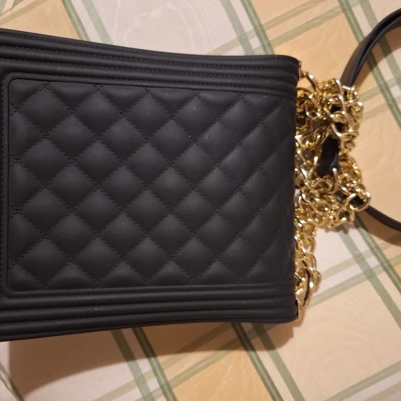 Elegant Black Quilted Chain Bag - Picture 7 of 16